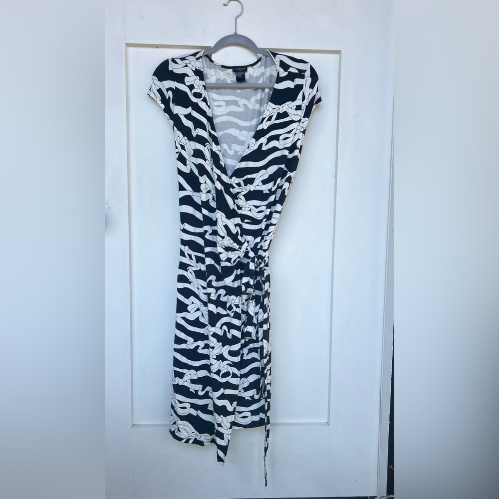 Ann Taylor Black & Whit Striped dress